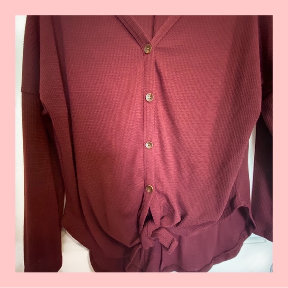 Button detailed waffled top - Picture 3 of 3